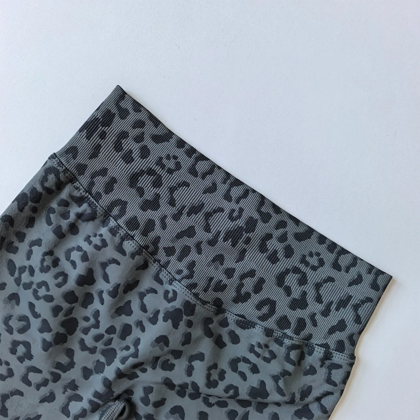 Sexy Leopard Print Yoga Women's High-Waisted Hip-Up Sports Fitness Peach Three-Part Tight Shorts