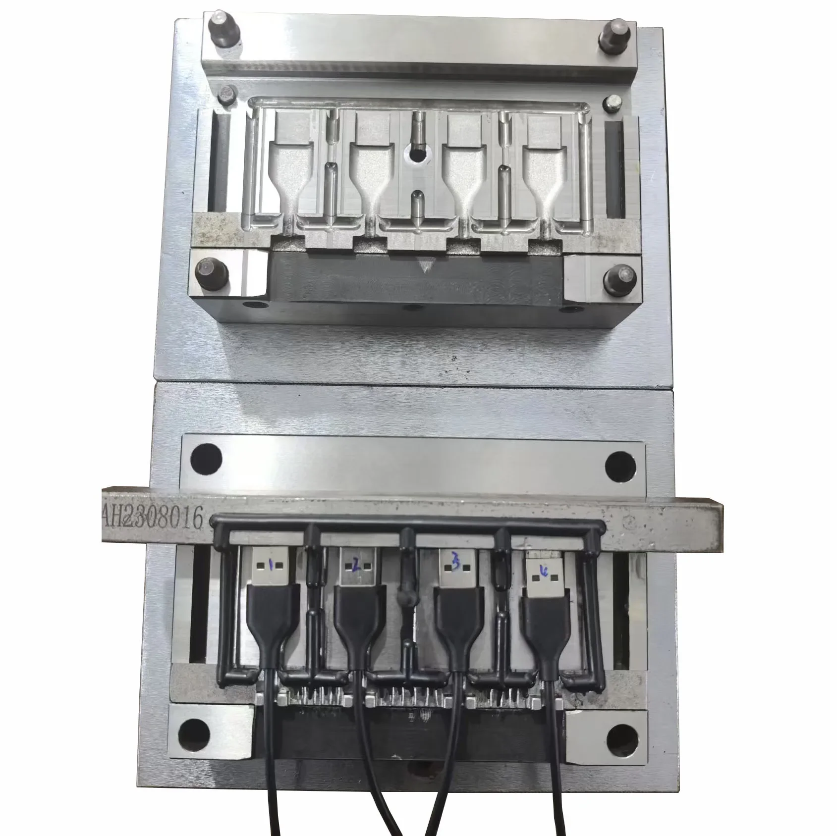 

Customized ODM mold Plastic molding Usb molding Data cable Charger mold manufacturer