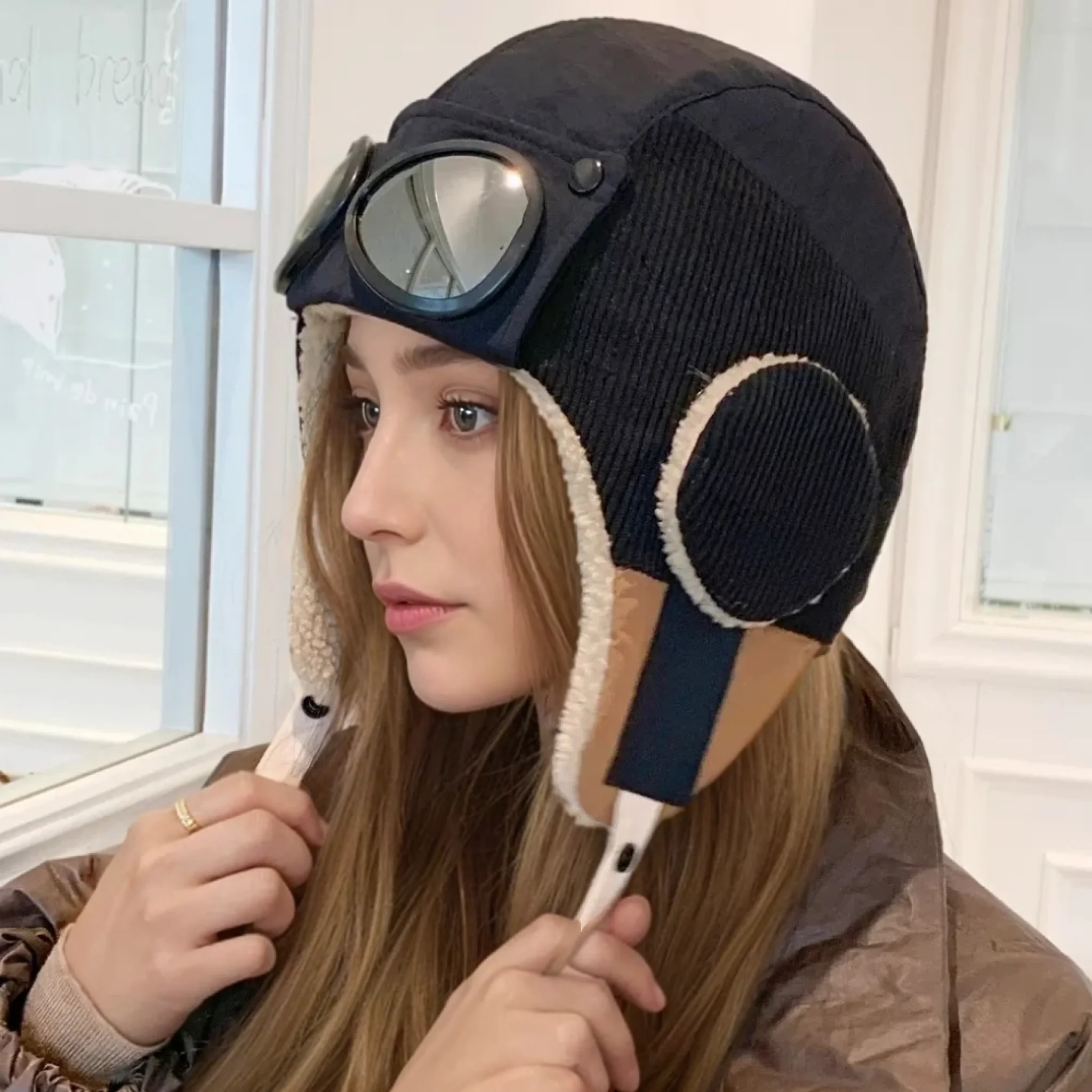 Neue warme Bombermützen für Damen mit Schutzbrille, Plüschfell-Wintermütze mit Ohrenklappe, schicke Wintermütze für Frauen