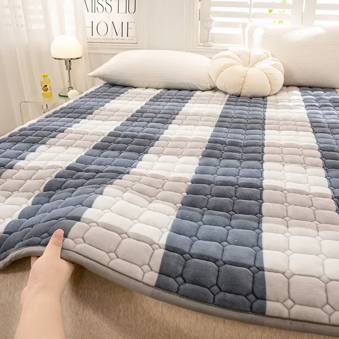 

Winter Thick Warm Milk Flannel Mattress Toppers Home Textiles Bedroom Fold Thin Bed Mat Luxury Bed Sheet Non-slip Mattress Cover