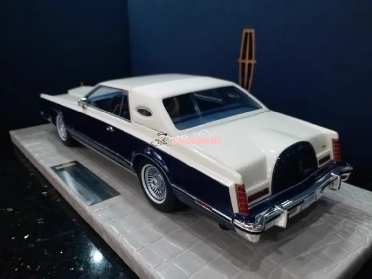 AMC 1:18 For Lincoln Continental Mark V Blue & White Bilbras Edition Limousine Model