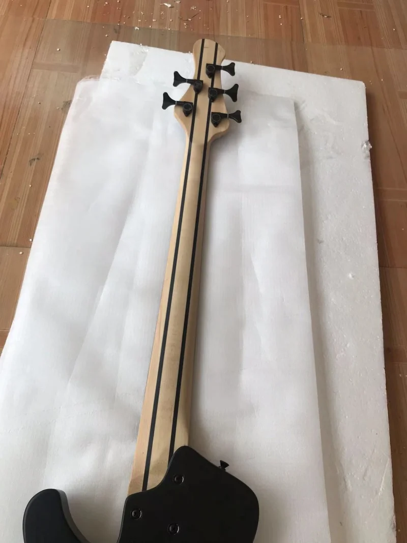 Custom 5-string matte black bass, rosewood fan-shaped fingerboard, black hardware, real scene photos, free delivery
