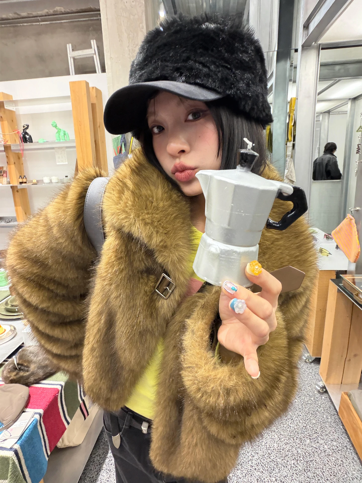 

Eco-Friendly Short Fur Coat Women's Trendy Winter Thickened Outerwear Comfortable Cleanable Warm Windproof Whole Skin