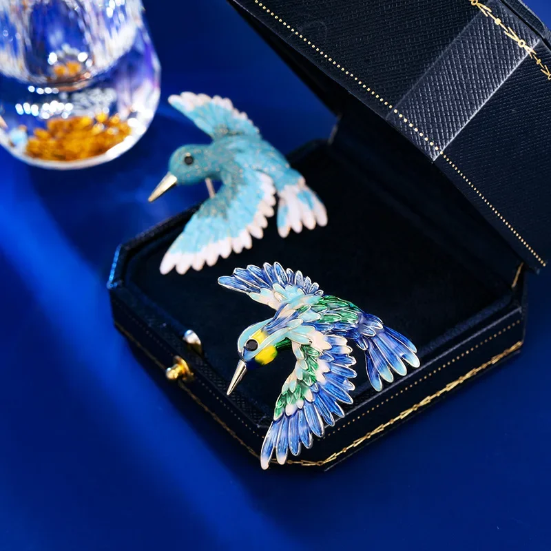 بروش Bluebird عبارة عن بروش قديم ومعطف وبدلة وإكسسوار إبداعي ورائع