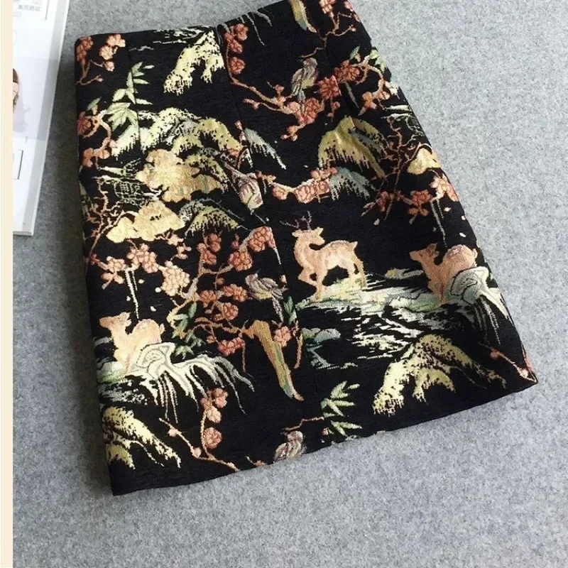 New Chinese national wind skirt women's autumn and winter new short skirt retro fashion embroidery A word one-step hip skirt