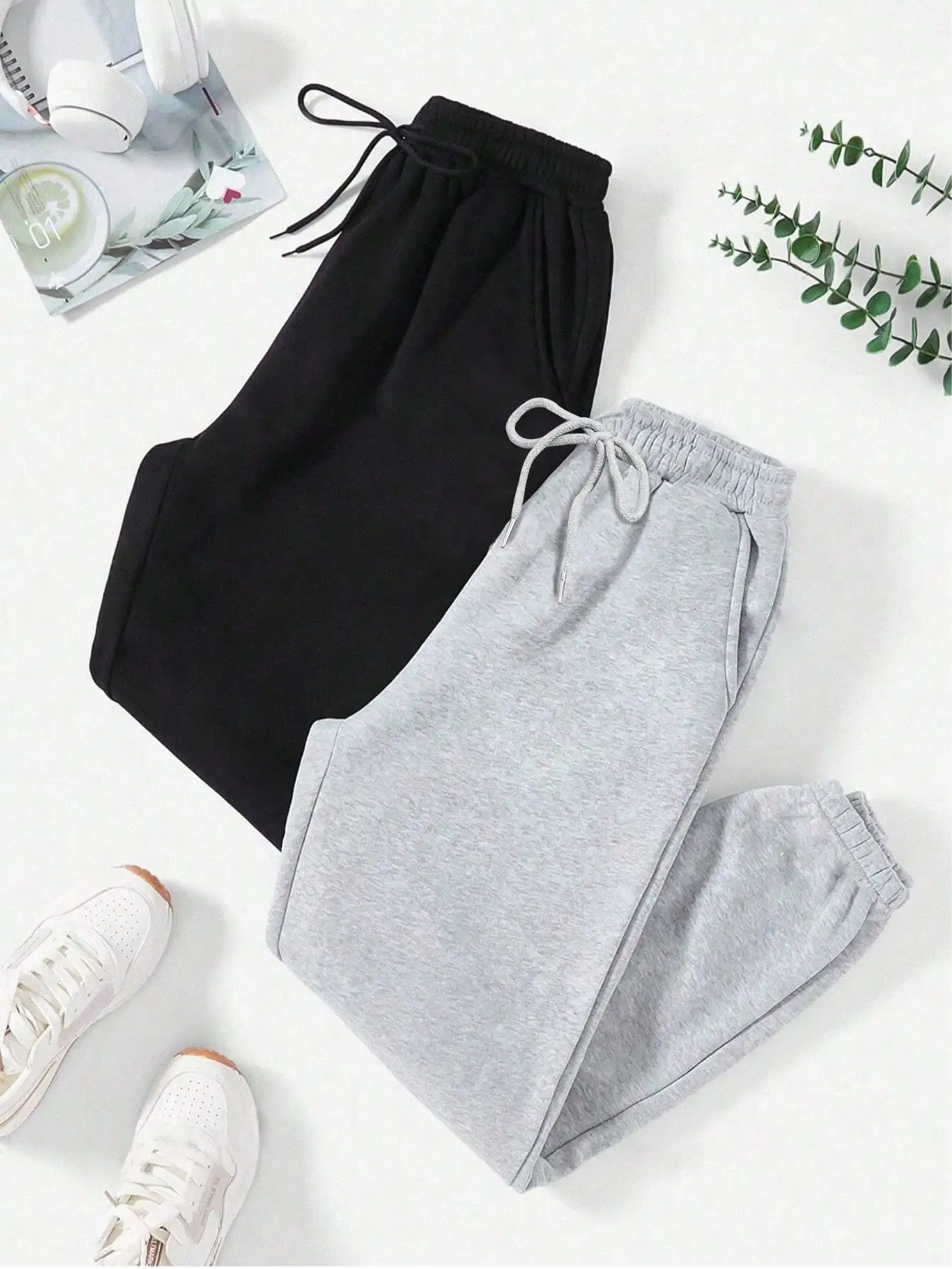 

Женский комплект из 2 предметов: спортивные брюки на шнурке с термоизоляцией - черный и серый