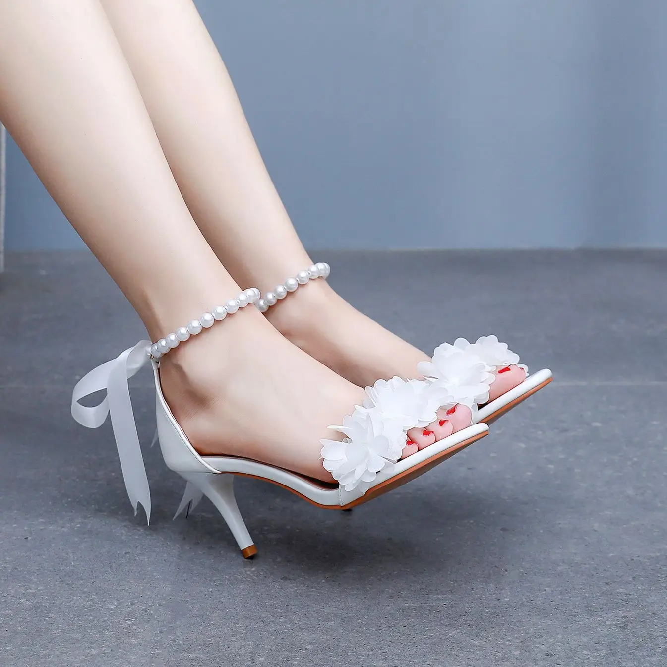

Crystal Queen Women Flower Lace Ankle Strap Stiletto Pearl Decoration Party Wedding Shoes Female Sexy High Heels Dress Sandals