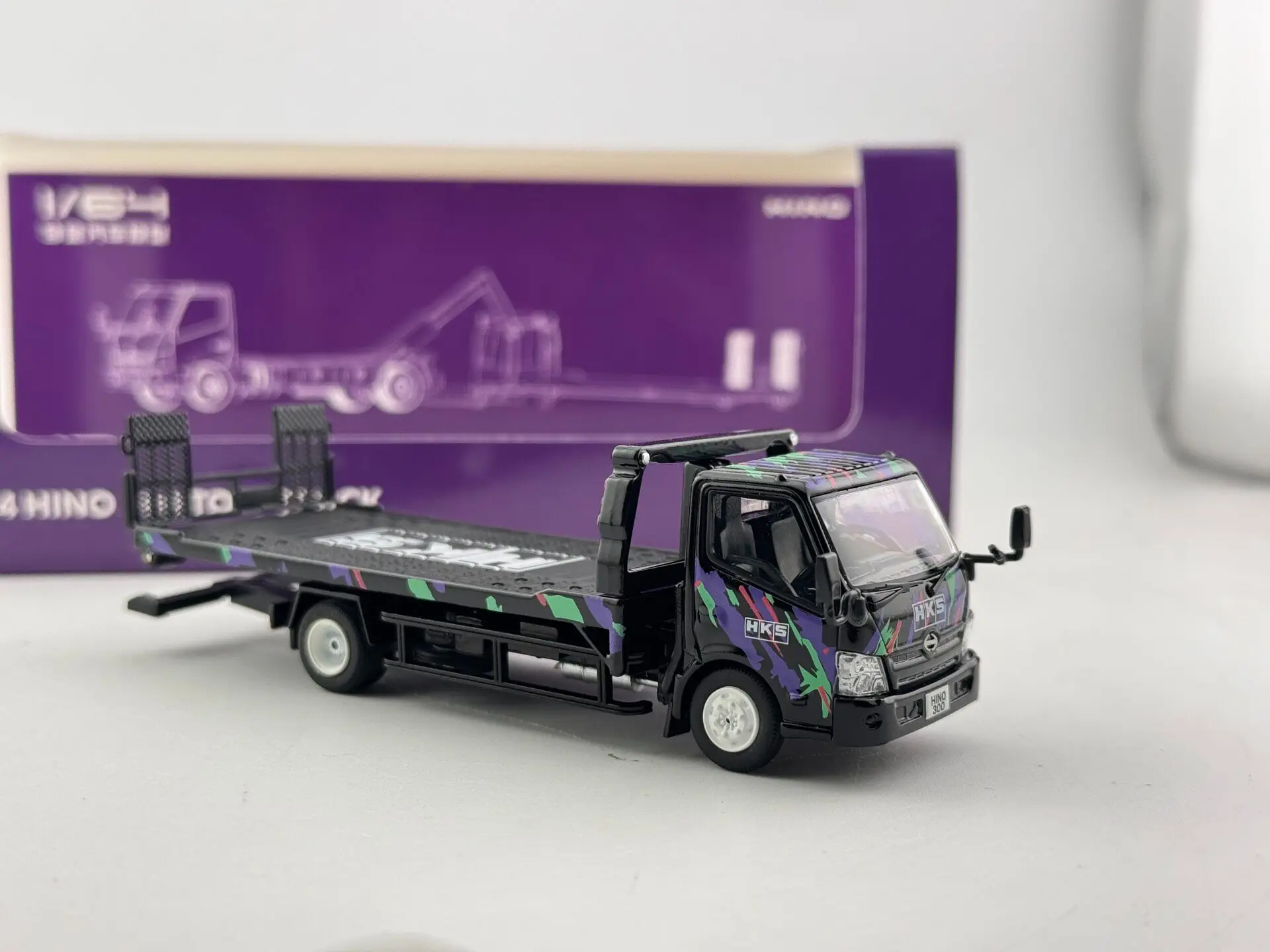 Diecast UM 1/64 Scale Hino 300 HKS Dutro Full Floor Trailer Alloy Car Model