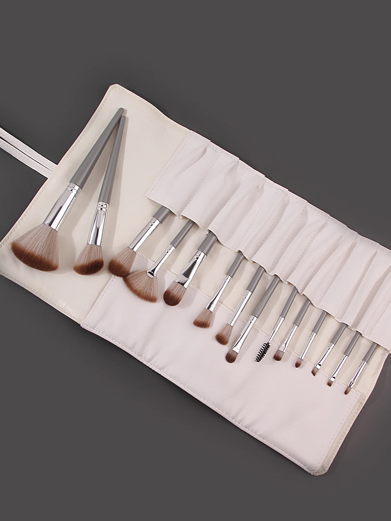 14-piece Premium Makeup Brush Set with Soft Bristles,Including Powder, Blush and Eyeshadow Brushes,with a Portable Storage Pouch