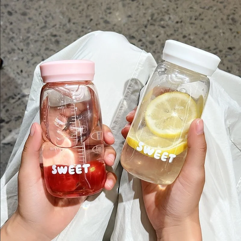 Simple and fresh mini water cup, heat-resistant and anti drop portable plastic cup, milk and fruit bottle, graduated pocket cup