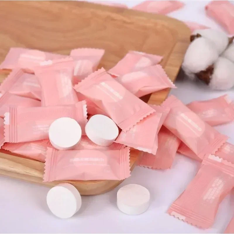 100PCS MINI ผ้าขนหนูบีบอัดทิ้งแคปซูลผ้าเช็ดตัว Magic Face Care แท็บเล็ตท่องเที่ยวกลางแจ้งผ้าเช็ดทําความสะอาดกระดาษทิชชู
