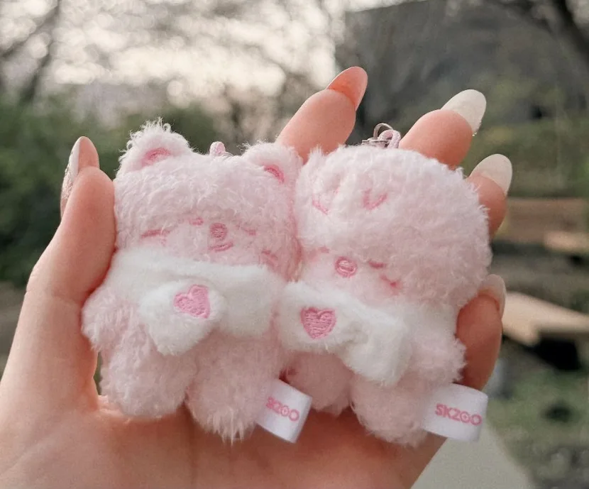

2026 8pcs Pink Staykids SKZ Mini Keychain Pendant New SKzoo FM Field Week 5cm Plush Cartoon Cute Pendant Children's Birthday Toy