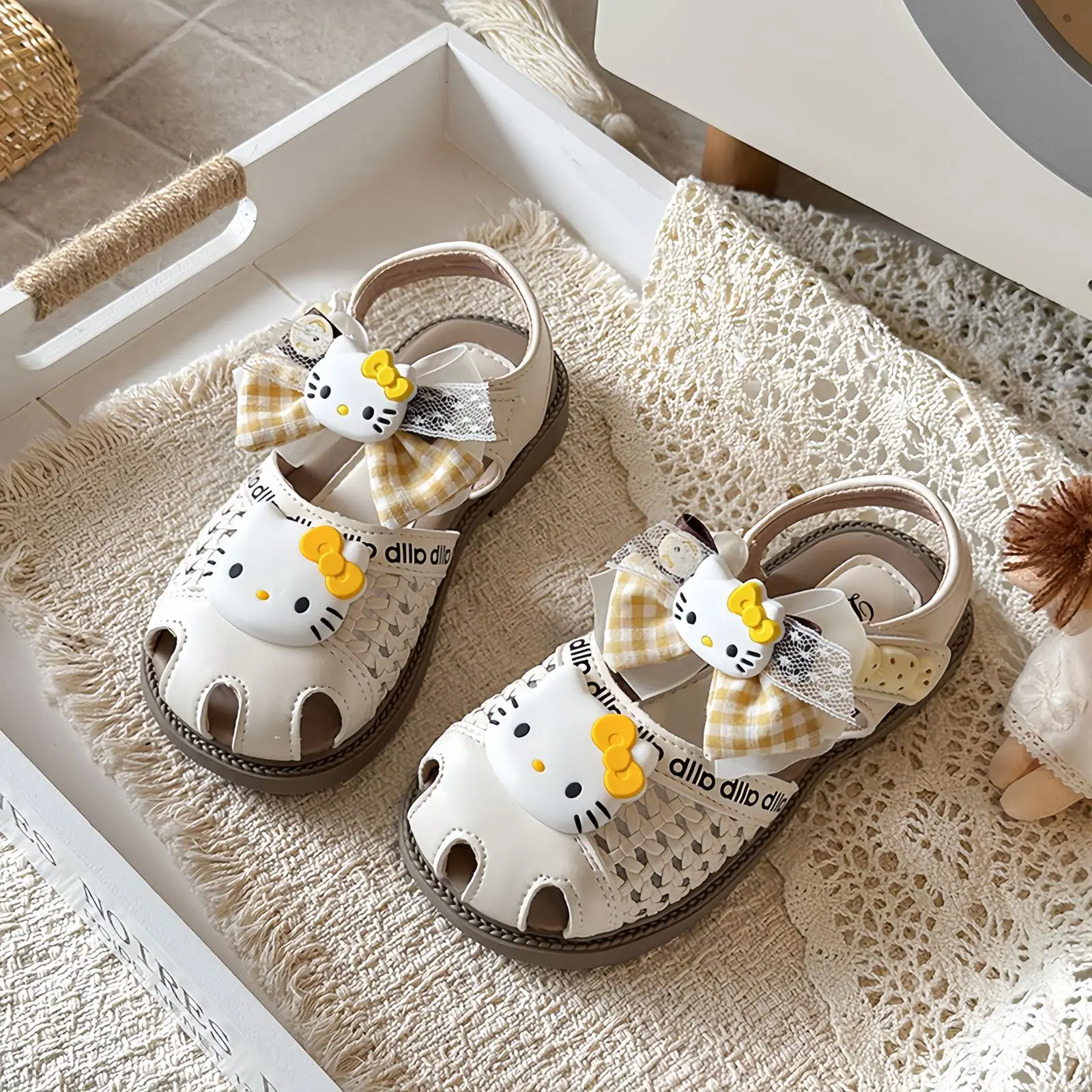 

Sanrio Hello Kitty Girls Summer Sandals Soft Sole Breathable Beach Shoes Anti-Slip Princess Sandals Children Casual Footwear
