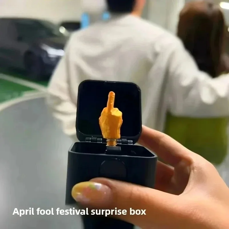 Out of the box pop-up Middle Finger Gift Box Creative Desk Home Decor Gifts Middle Finger Novelty Christmas Funny Prank Gift