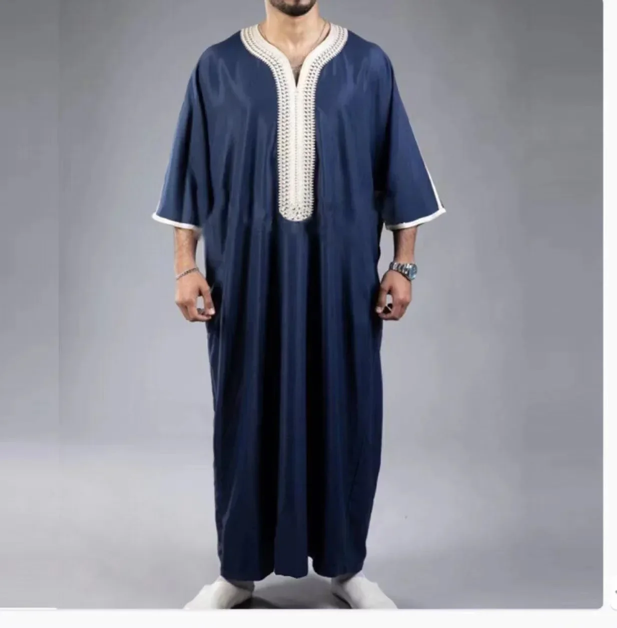 New 2024 Traditional Muslim Clothing Eid Middle East Jubba Thobe Men Thobe Arab Muslim Robes with Long Sleeves Gifts for Husband