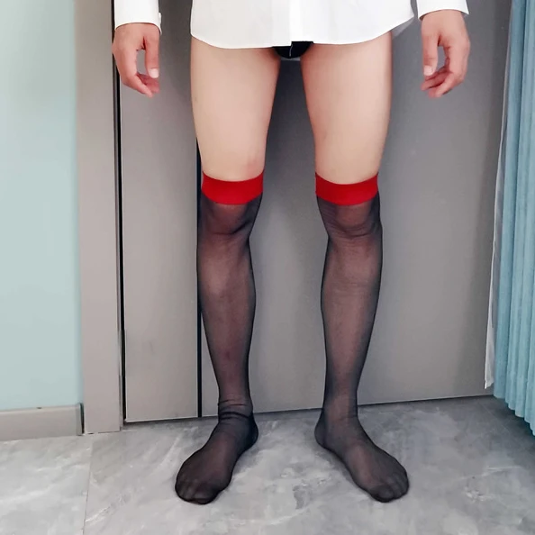 الرجال خمر جوارب الركبة عالية ، الذكور الوثن تخزين شفافة ، الملابس سيسي ، الحرير الأسود ، الأحمر ، الجوارب ، السادة