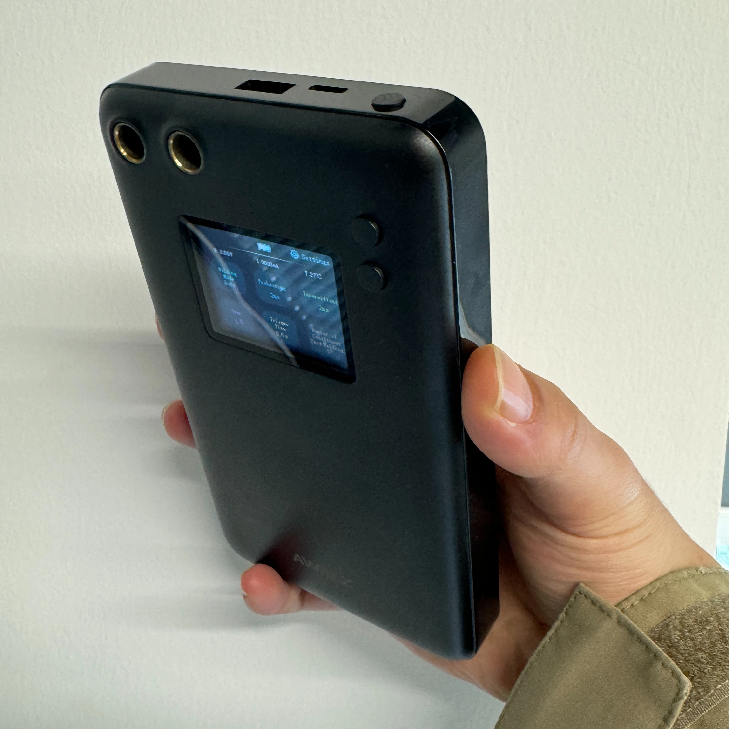 

Awithz 11000mAh Spot Welder Machine with LCD Screen 0.35mm Battery Welder with 7 UI Languages for Professional Welding Tasks