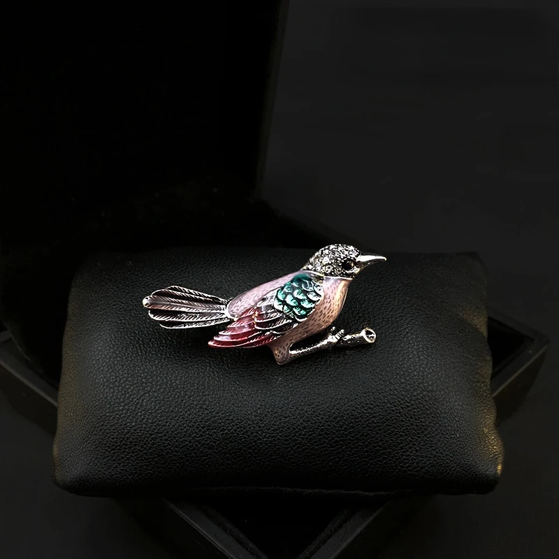 

Simple Elegant Bird Brooch College Style Men Women Student Suit Coat Animal Corsage Pins Accessories Rhinestone Jewelry Gifts