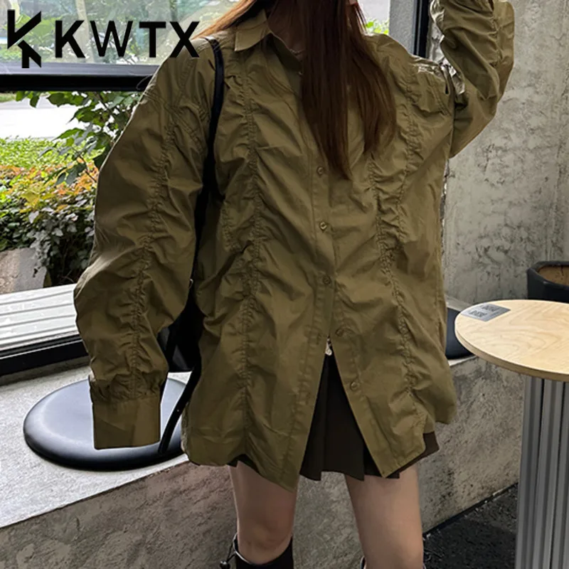 KWTX ผู้หญิง Vintage Streetwear เสื้อแจ็คเก็ต SS25 Solid Casual Handmade Smocking Single Breasted กระเป๋า Luxe น้ําหนักเบา