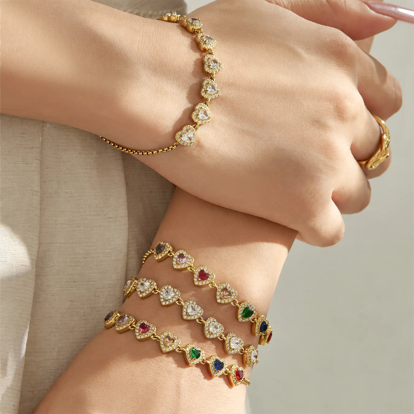 Farbiges Zirkon-Herz-Armband, Edelstahl-Kettenarmband, 18k Vergoldete Armbänder, Verstellbare CZ-Charm-Armbänder für Damen – Detail 5