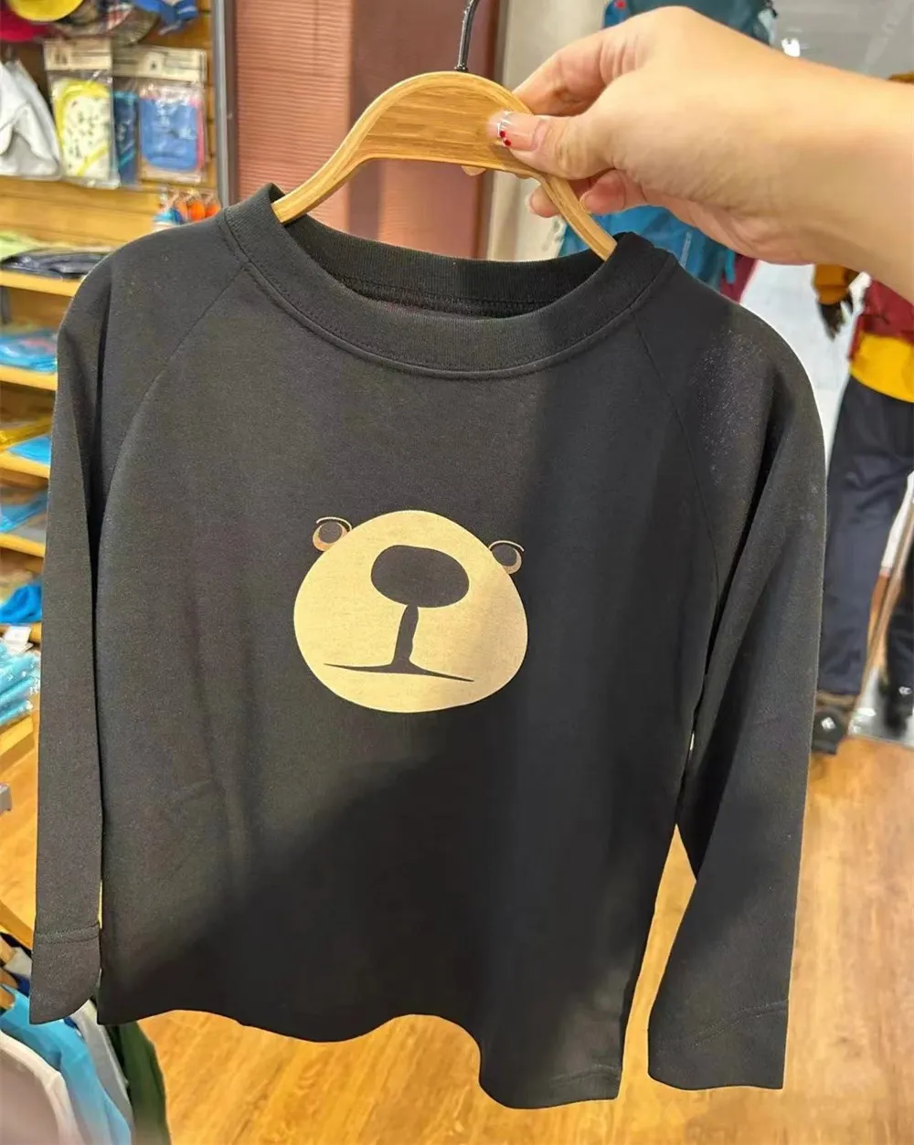 

kids tops Bear pattern quick drying fabric long sleeved T-shirt Cartoon base shirt for boys and girls