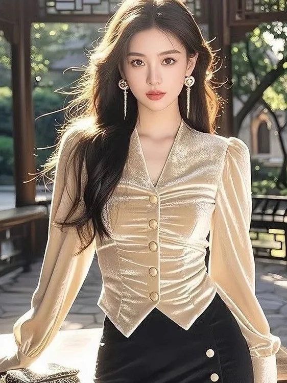 

Золотистый бархатный лонгслив для женщин, новинка осени 2025, базовый топ премиум-класса, уникальный красивый укороченный французский топ Slim Fit