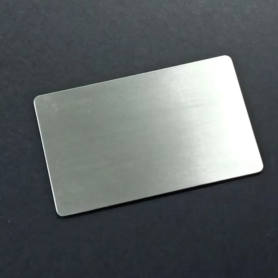 

Толщина 1 мм, матовая отделка, полированная серебряная алюминиевая визитная карточка ручной работы для лазерной гравировки, штамповки