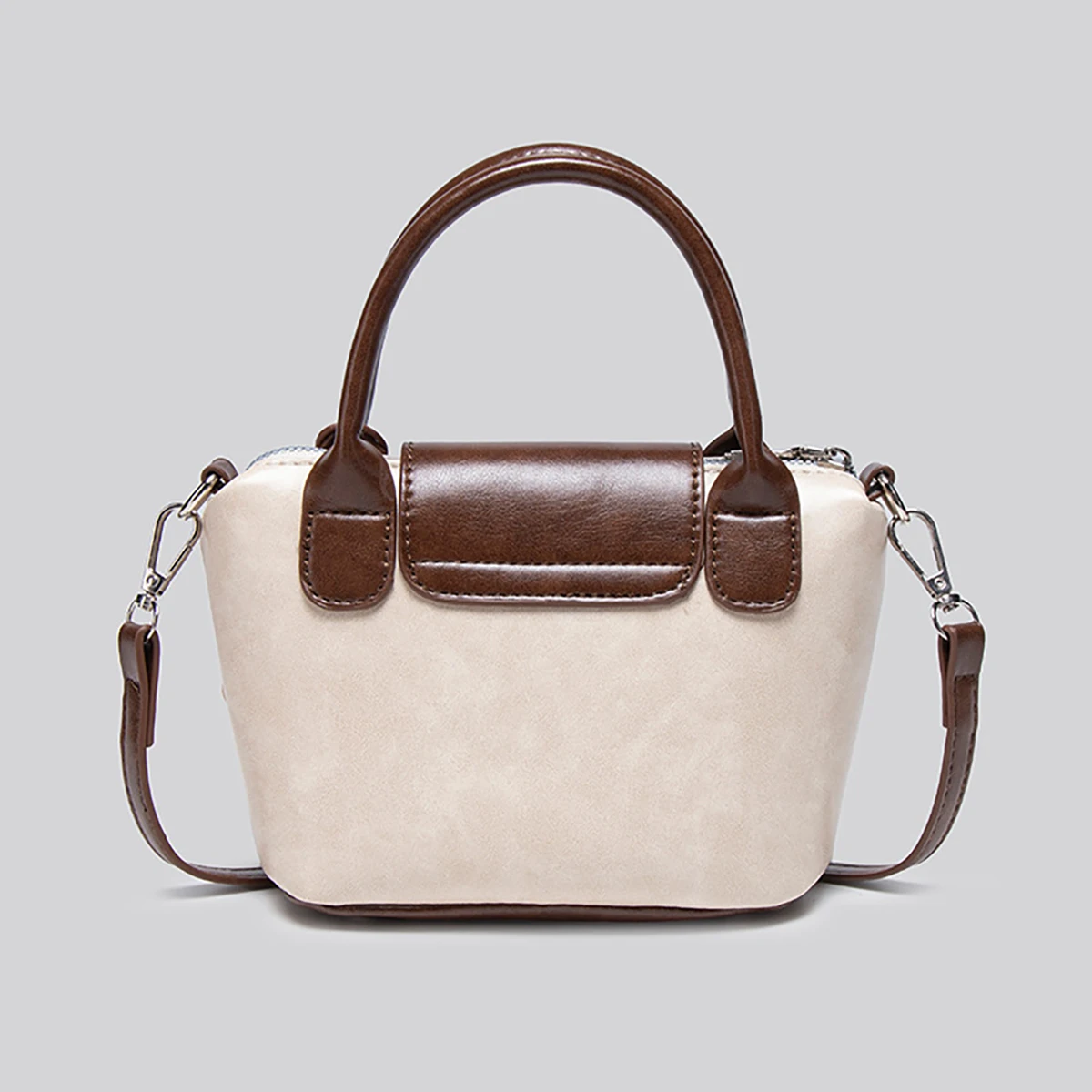 Tas mini patchwork PU, tas selempang wanita, tas kotak kecil untuk bepergian, dengan liontin boneka dan bola bulu