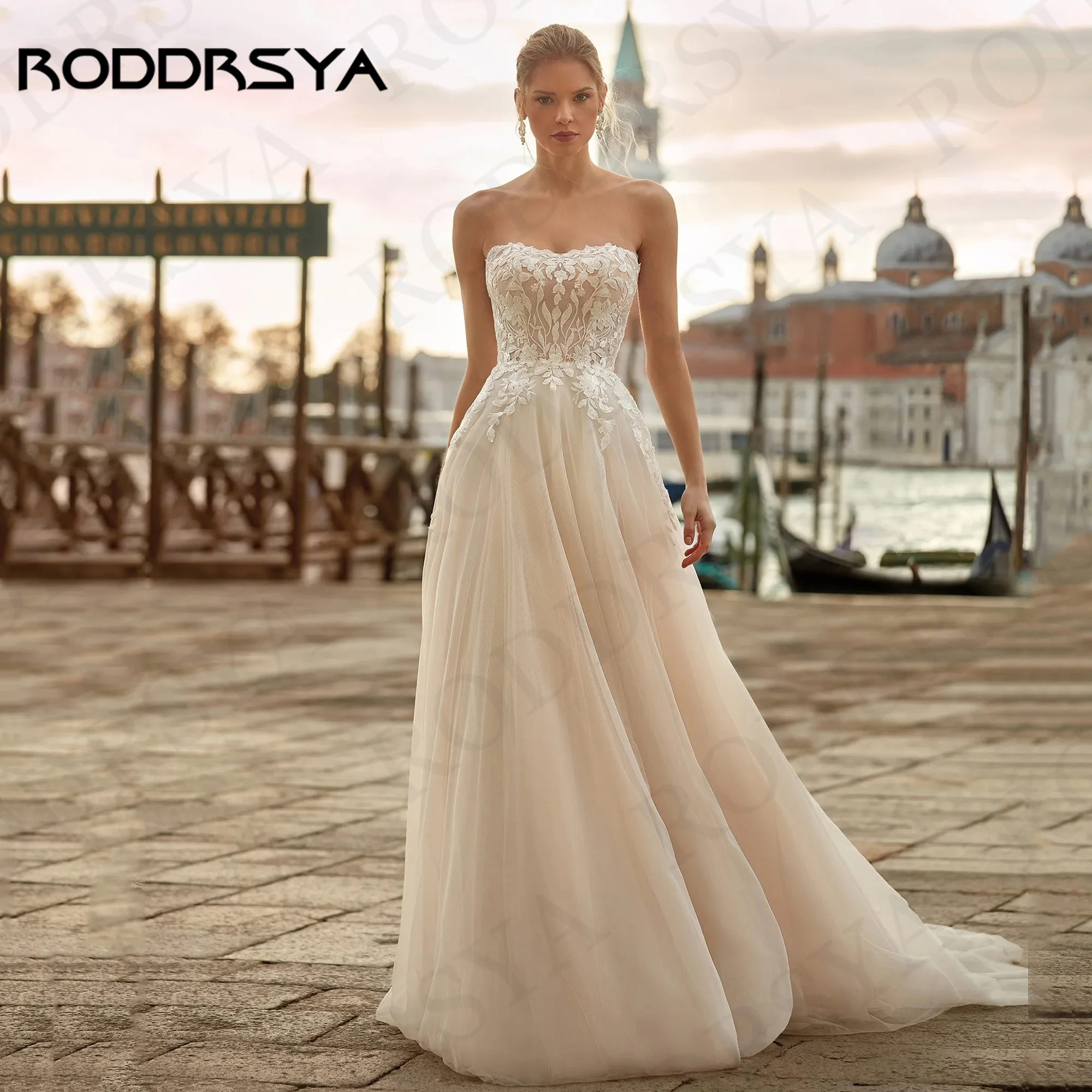 RODDRSYA Charming A Line Boho Wedding Dress suknia ślubna Bohemian Lace Strapless Appliques Tulle Bride Dresses Backless Women