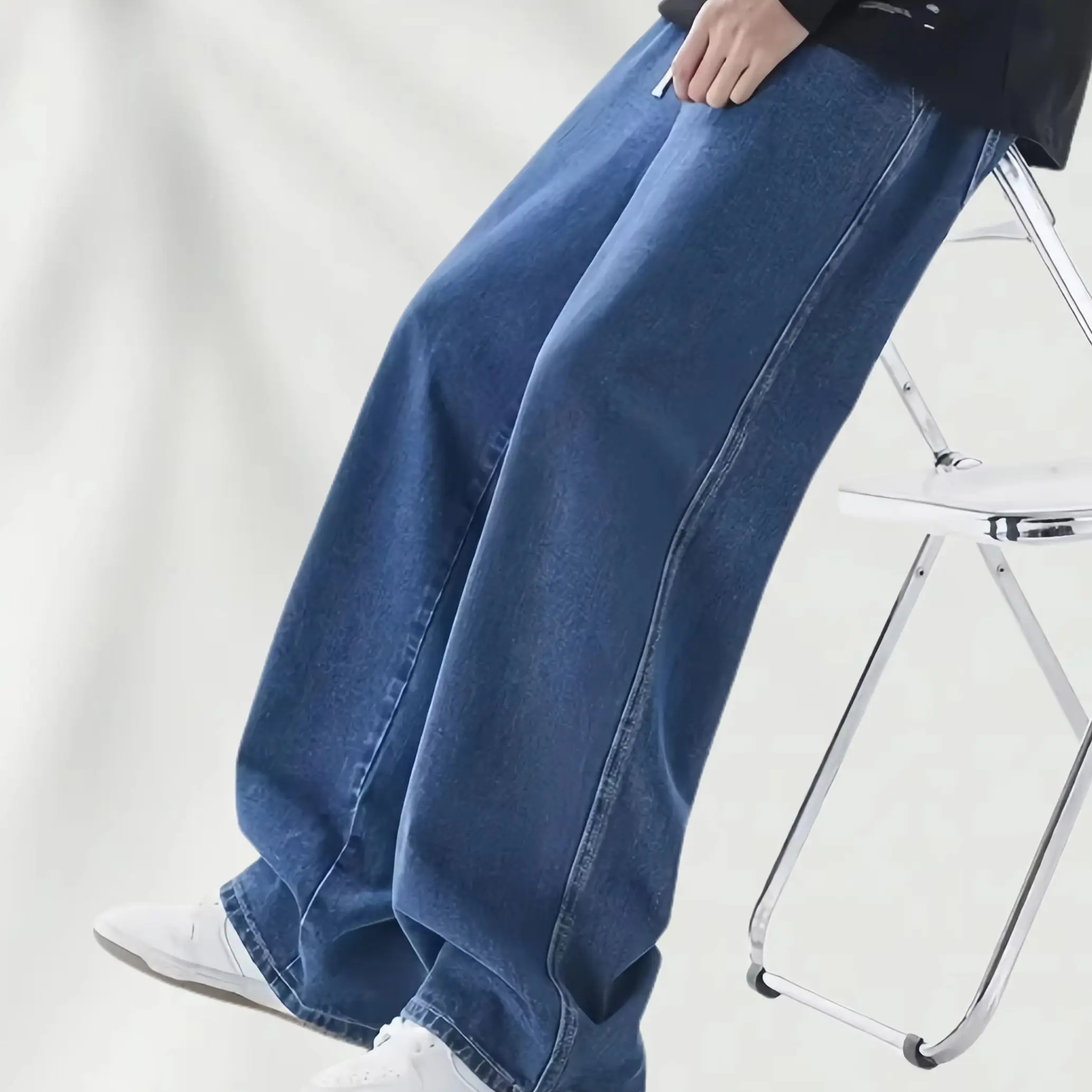 

Новая мода Уличная одежда Свободные джинсы Мужчины Корейский стиль Модные свободные прямые широкие брюки Мужская брендовая одежда Черный Голубой