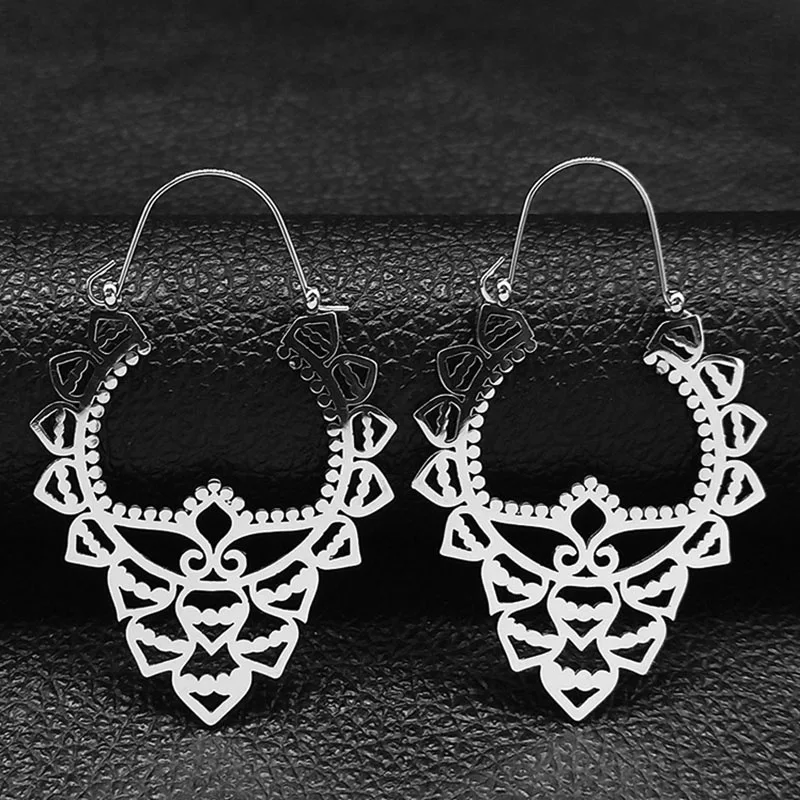 2024 New fashion stainless steel cutout flower flower earrings Bohemian carved earrings Feminine all matching earrings anniversa