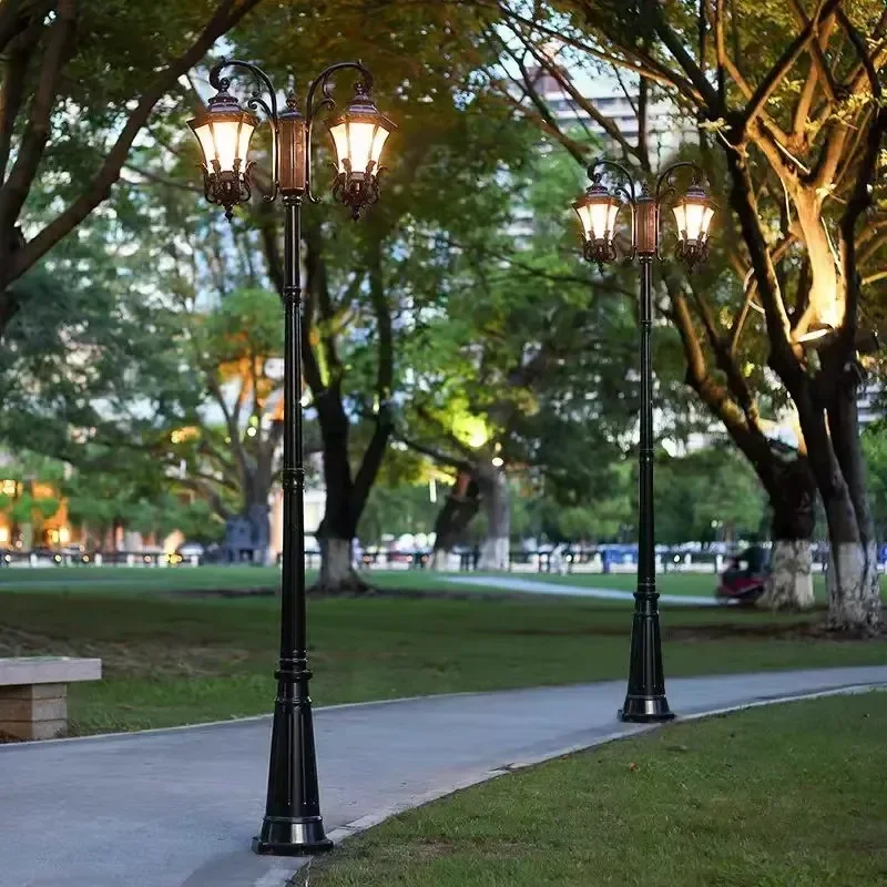 Customized Outdoor Classic European Style Waterproof LED Solar Garden Lights Antique Street Light and Poles Garden Lamp Post