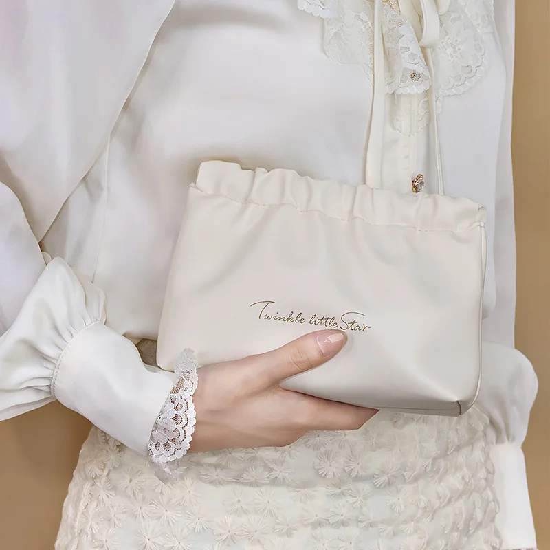 حقيبة مستحضرات تجميل متجعدة مع قيمة عالية المحمولة مقاوم للماء Wouth مغلف أحمر السفر بولي PU غسل حقيبة التخزين حقيبة مستحضرات التجميل الصغيرة المحمولة