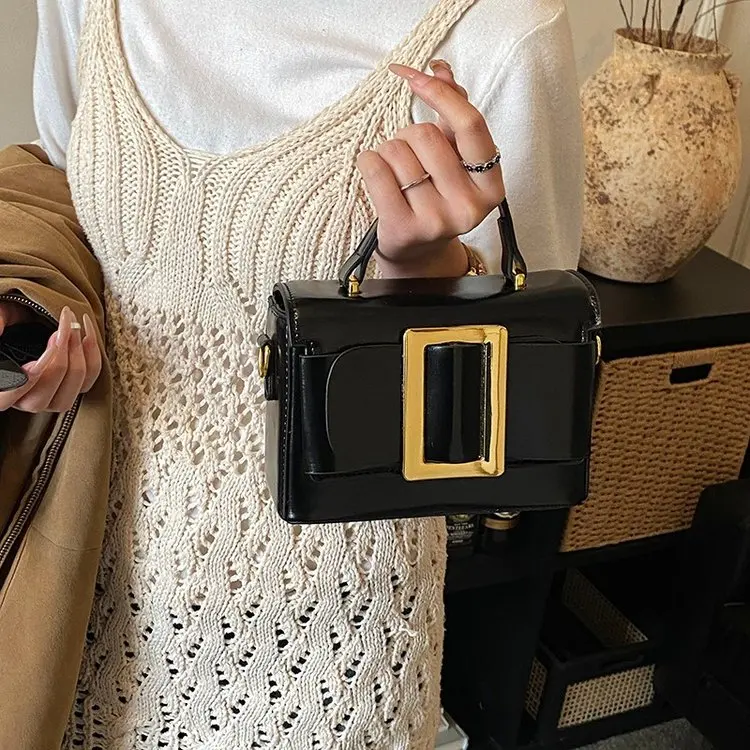 trendsetting-designer-diaper-bag-for-women-luxury-large-capacity-tote-elegant-leather-crossbody-shoulder-bag-fashion-icon