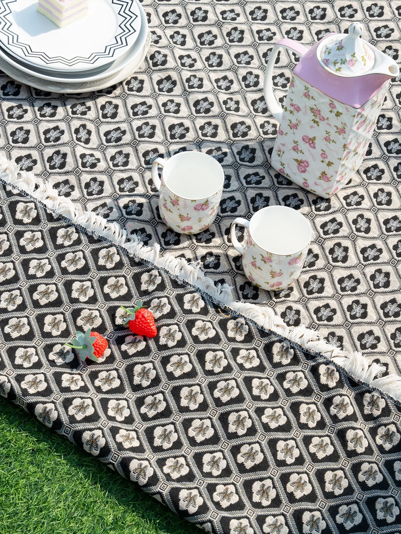 Black Picnic Mat Camping Hiking Thick Waterproof Lawn Cloth  MatOutdoor Portable Beach Blanket Folding Camping Mat