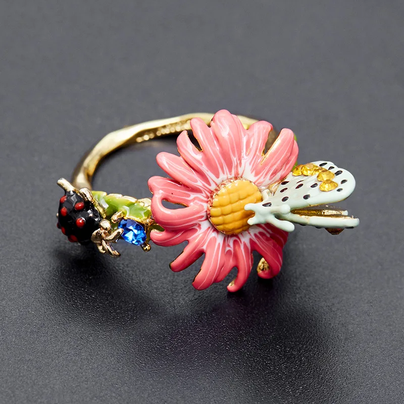 

Boho Fashion Retro Style Light Luxury Enamel Glaze Red Daisy Flowers Butterfly Ladybug Open Ring Gold-plated Ring Vintage Y2k