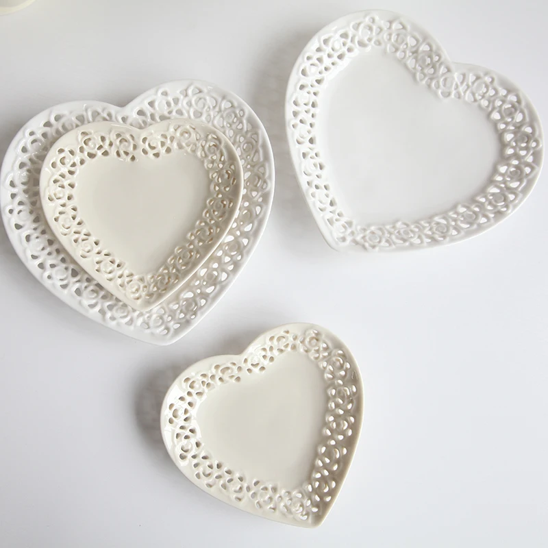 

Ceramic heart-shaped dessert plate new bone china hollow lace