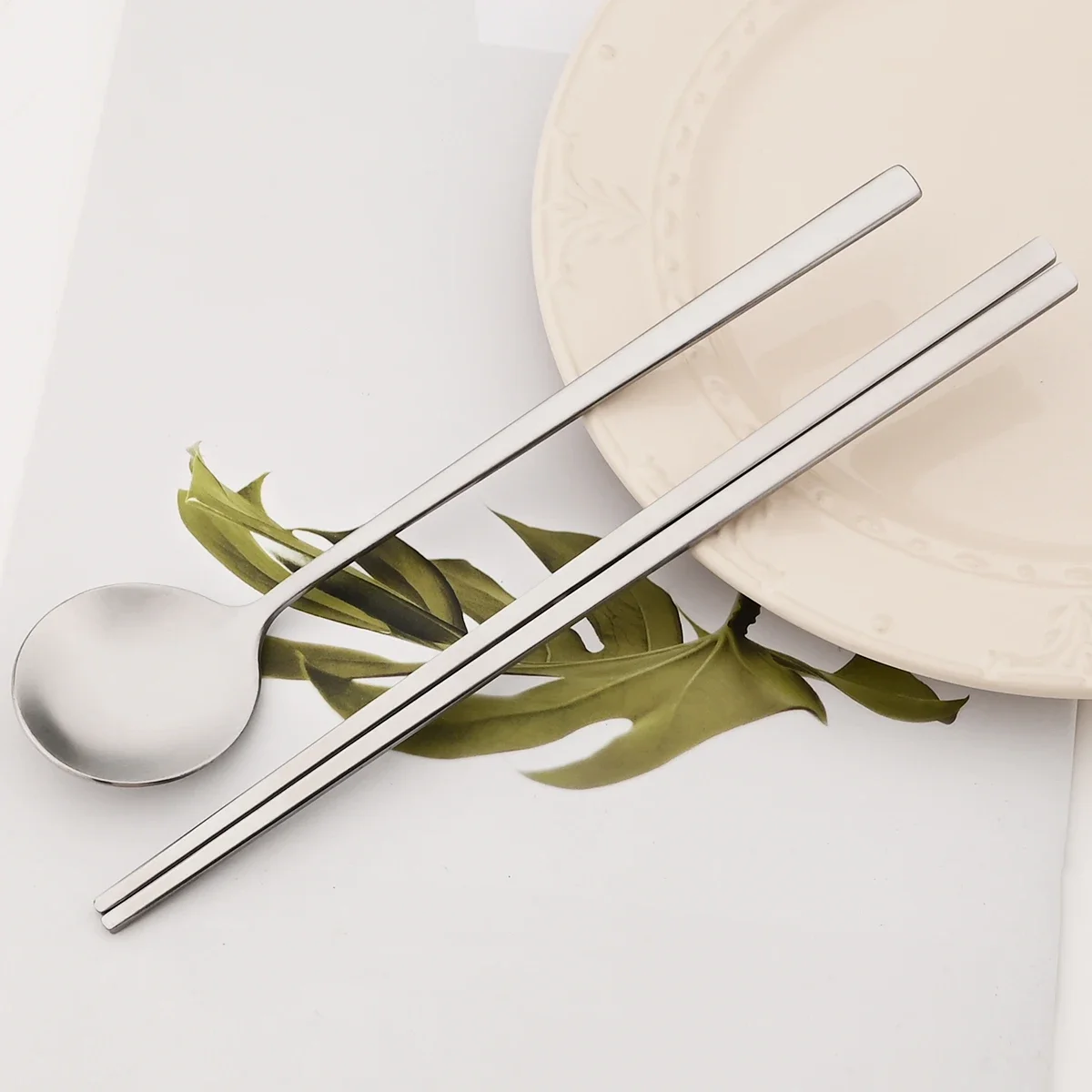 2 stücke Sushi Stäbchen Suppe Löffel Edelstahl Besteck Hohe Qualität Koreanische Geschirr Set Matte Wiederverwendbare Westlichen Geschirr