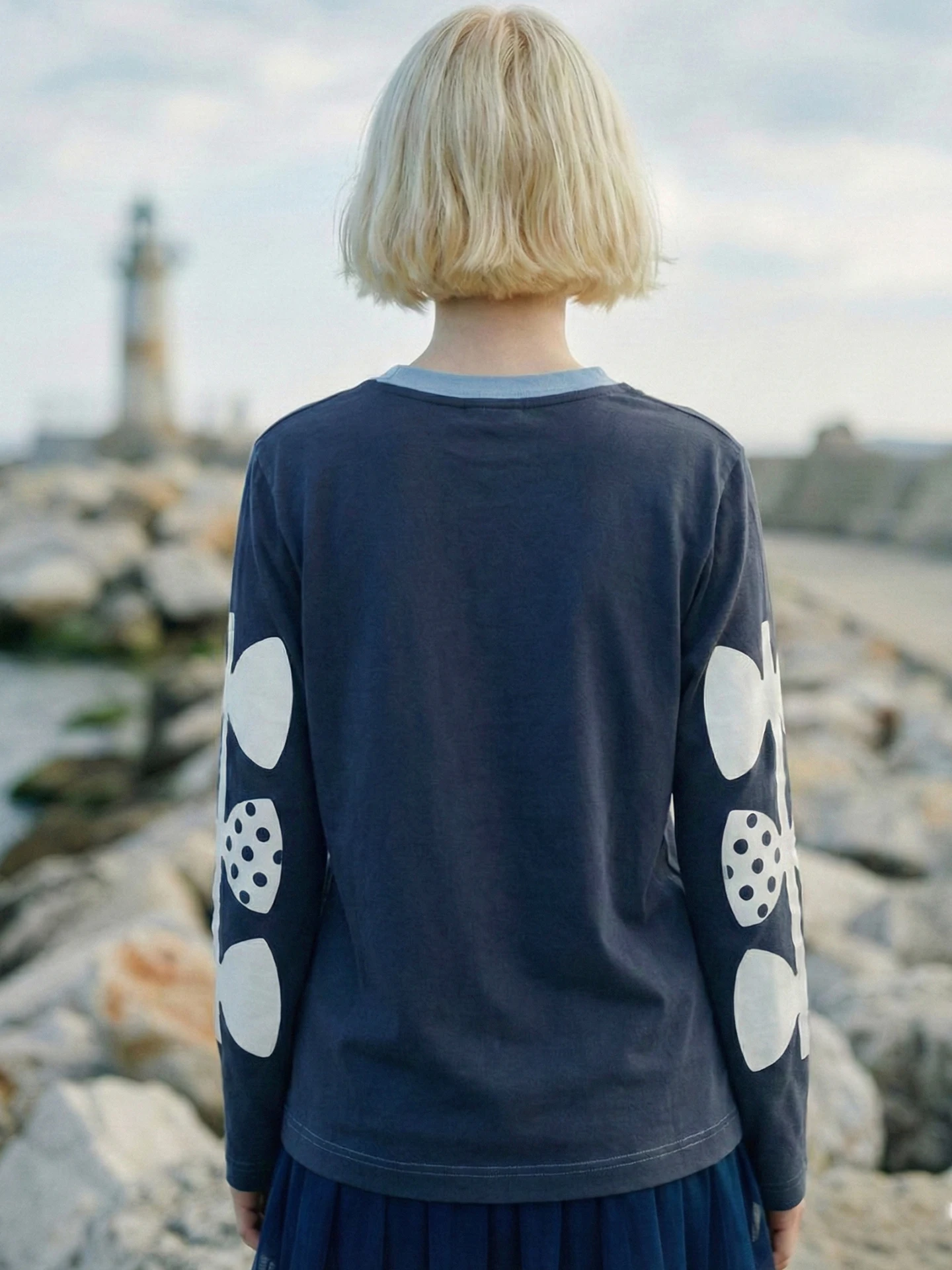 

Женская светло-голубая футболка IMAKOKONI с длинными рукавами, темно-синими рукавами и белым принтом в горошек, с круглым вырезом, повседневный топ 265399