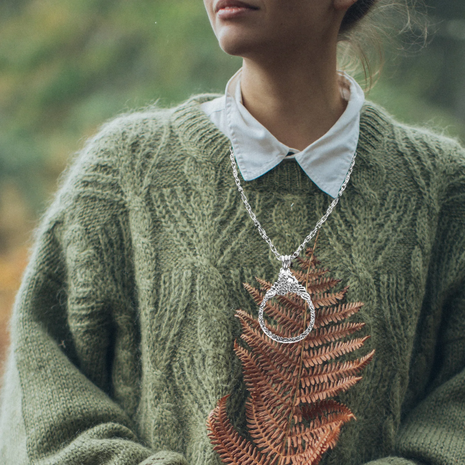 

Sweater Chain Magnifier Necklace White Eye Glass Lens Pendant for Women Jewelry Loupe Senior Presbyopia Lightweight Portable