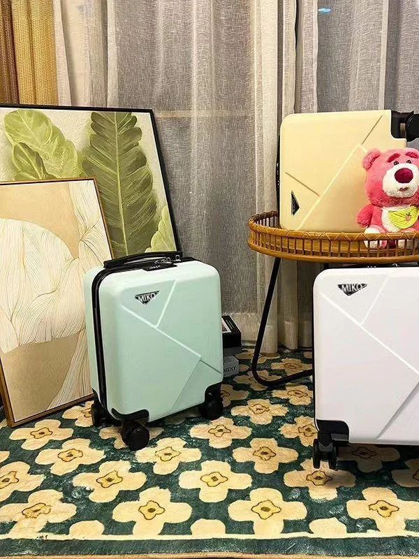  4-Inch Carry-On Suitcase able Air Travel Lage with Four-Wheel Rotation Zipper Closure for Men And Women