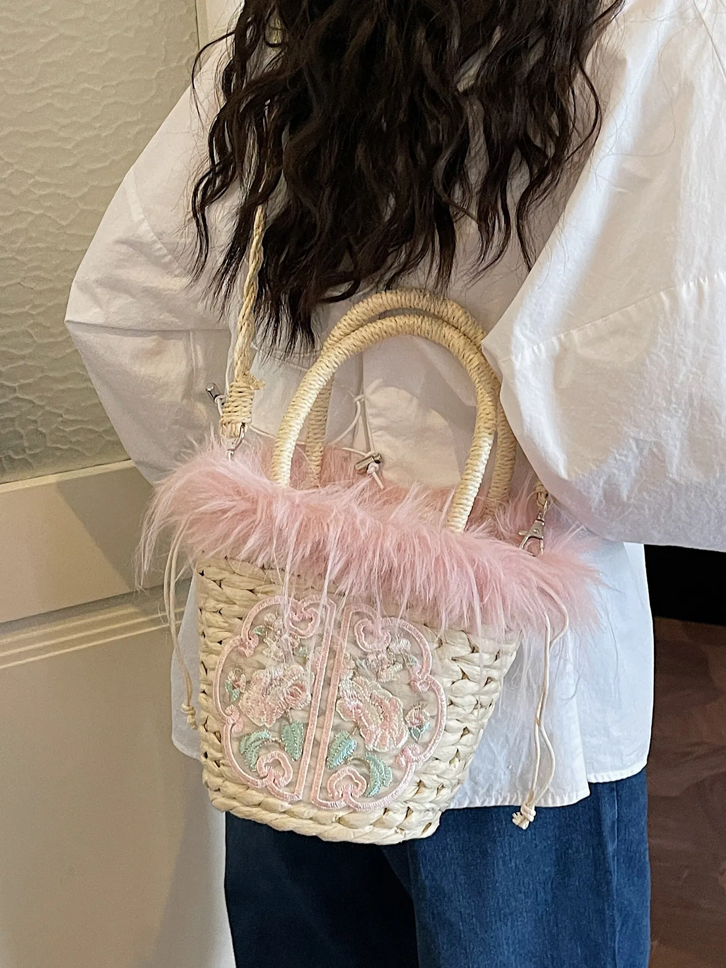 

Модная соломенная сумка-ведро через плечо для женщин, весна/лето, с цветочной вышивкой и пэчворком, пляжная сумка