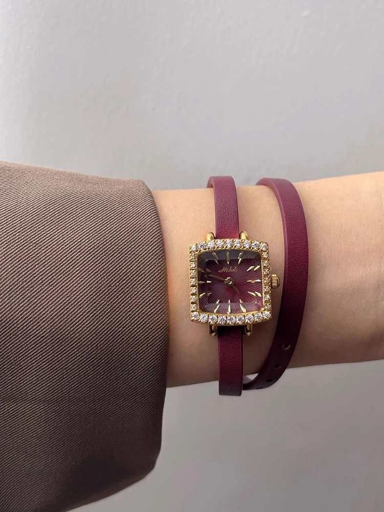 

Luxury Women's Watch Gold Delicate Frame Quartz Watch Red Double Waterproof Strap Elegant Clock Women's Watch