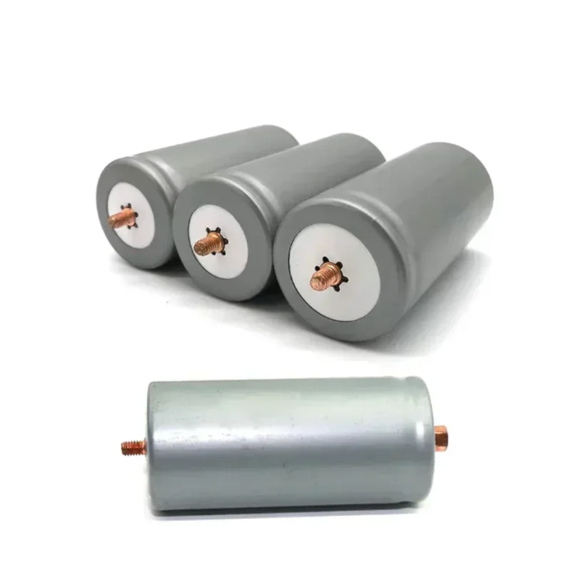 Batteria ricaricabile al fosfato di ferro 32700 originale al 100% 3.2V6000mAh di grande capacità di alta qualità adatta per lampioni solari