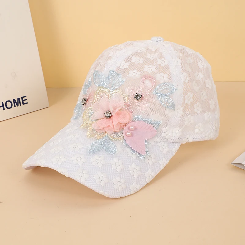 Full-pattern small floral open-work lace netting embroidered leafy cap. Suitable for spring and summer outings and vacations.