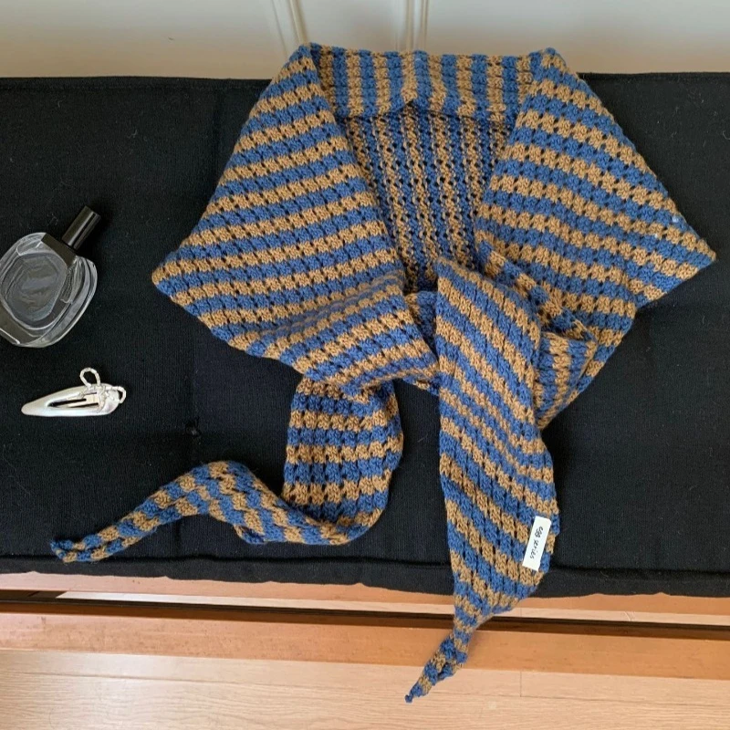 Koreanischer Ins-Stil, gestreifter, hohler, dreieckiger Strickschal, Herbst- und Winter-Neuheit, modischer, warmer Nackenschutzschal für Damen – Detail 6