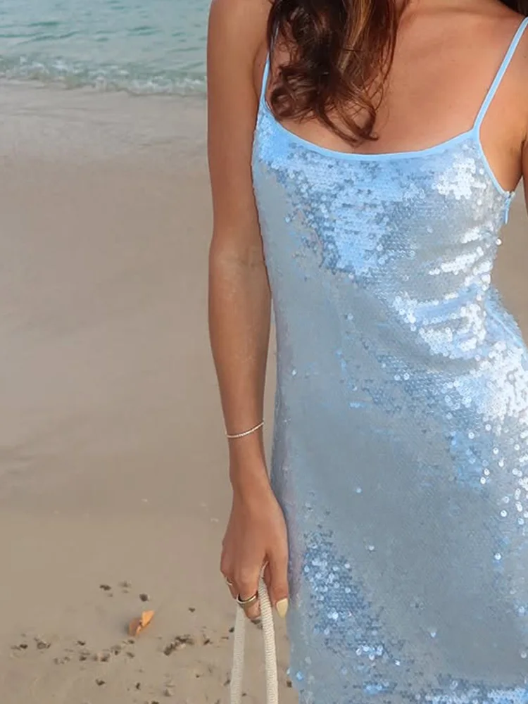 เดรสสั้นแขนกุดคอ halter สีฟ้าประกายกลิตเตอร์สำหรับฤดูร้อน ดีไซน์เซ็กซี่เว้าหลัง โชว์สัดส่วน ทรงเข้ารูป หรูหราสำหรับงานกลางคืน