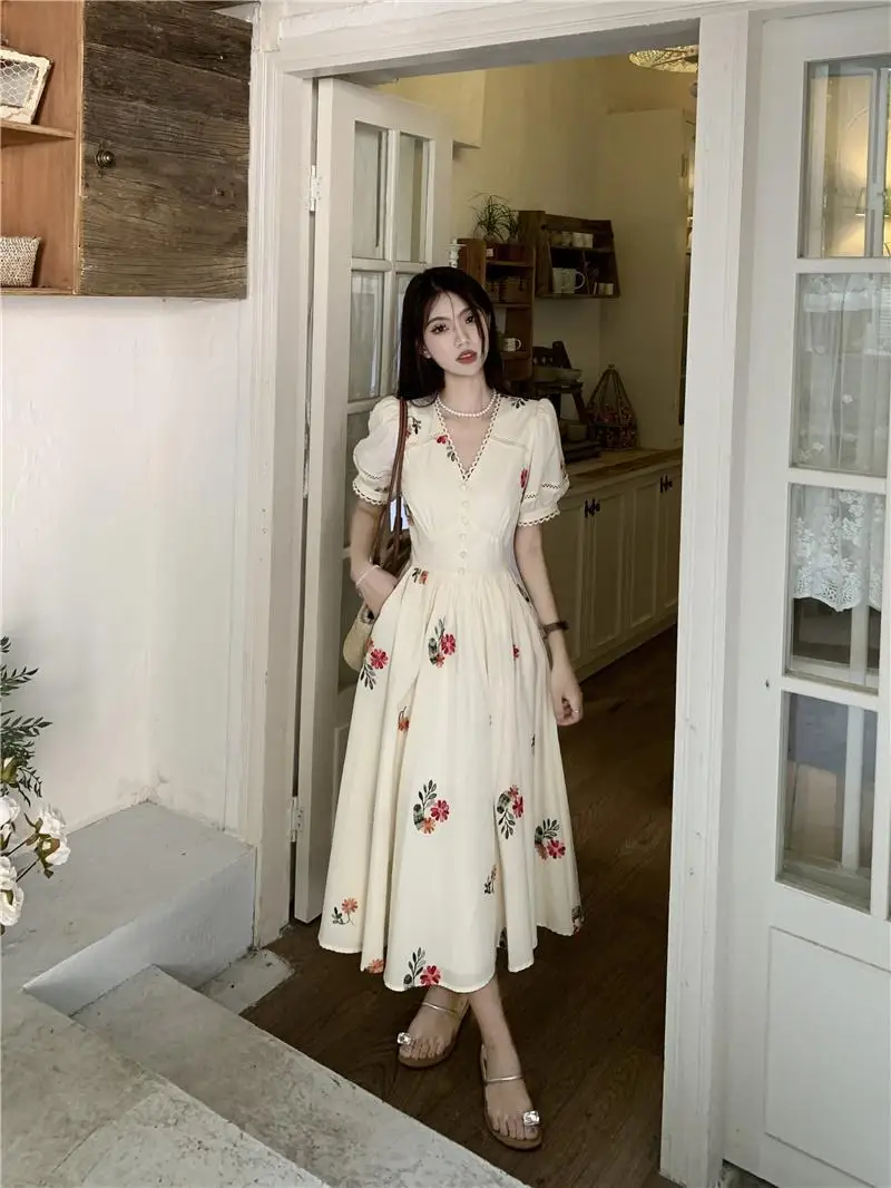 2024 Women\'s Summer French Tea Break Retro Fragmented Flower Dress New Design Feeling Slim and Long Skirt Trendy