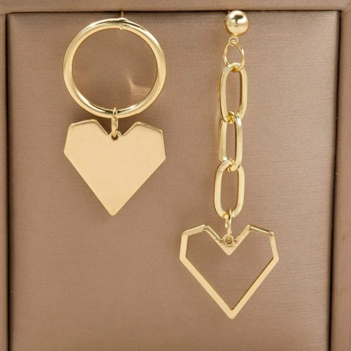 Vintage Personality Simple Metal Love Heart Asymmetry Pendant Earrings for Women   Elegant Heart Shape Earrings Party Jewelry