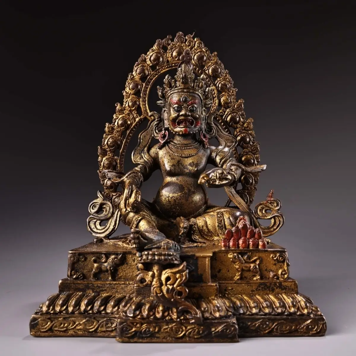 Treasures Old Collection Pure Copper High Relief Carving Mud Gold Yellow God of Wealth Weighs 1700 grams, Height 24 cm Width 19